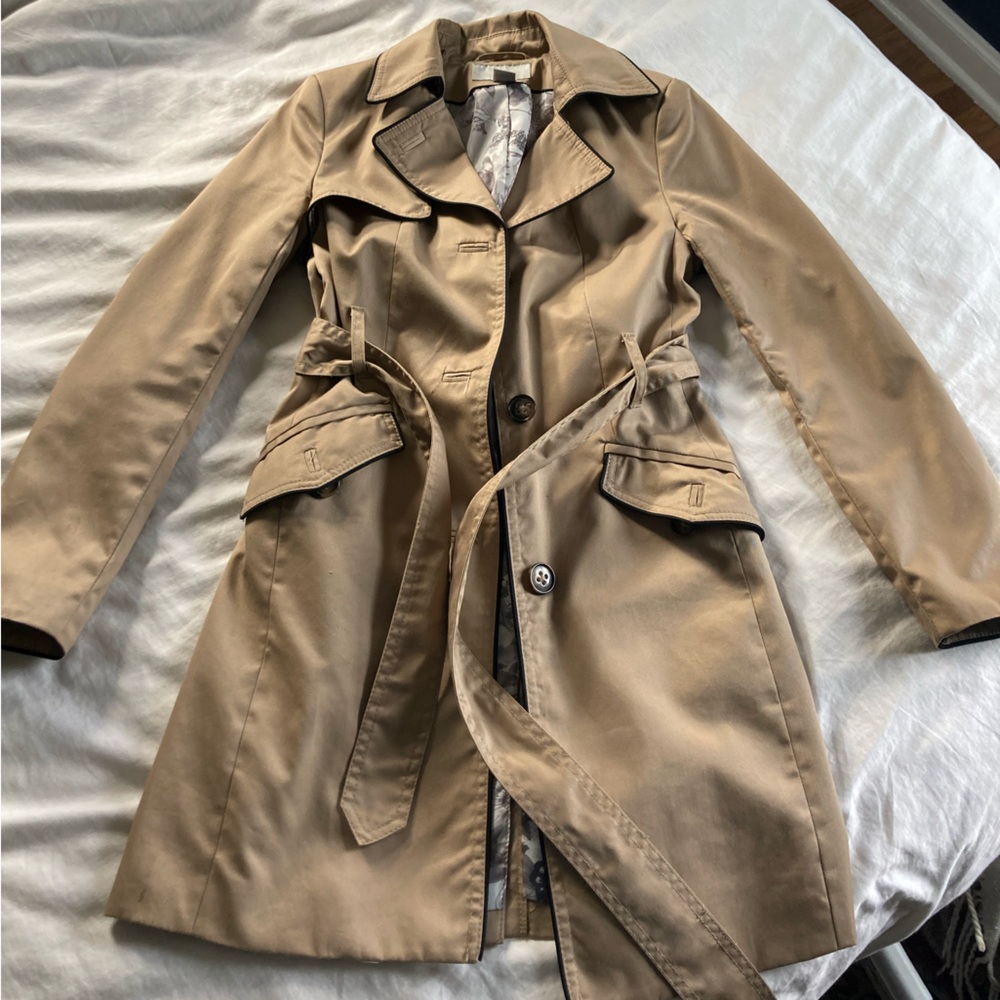 H&M khaki women’s trench coat. Size 2, gently used.